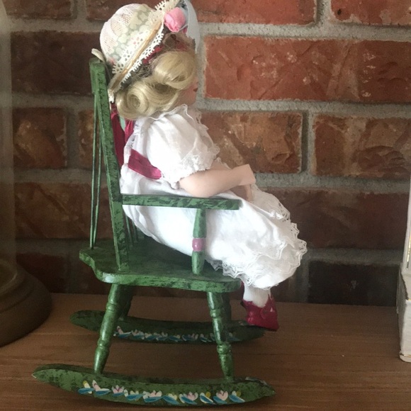 💚 Rare Vintage 1970’s Hand painted Doll Rocking Chair - Picture 3 of 13
